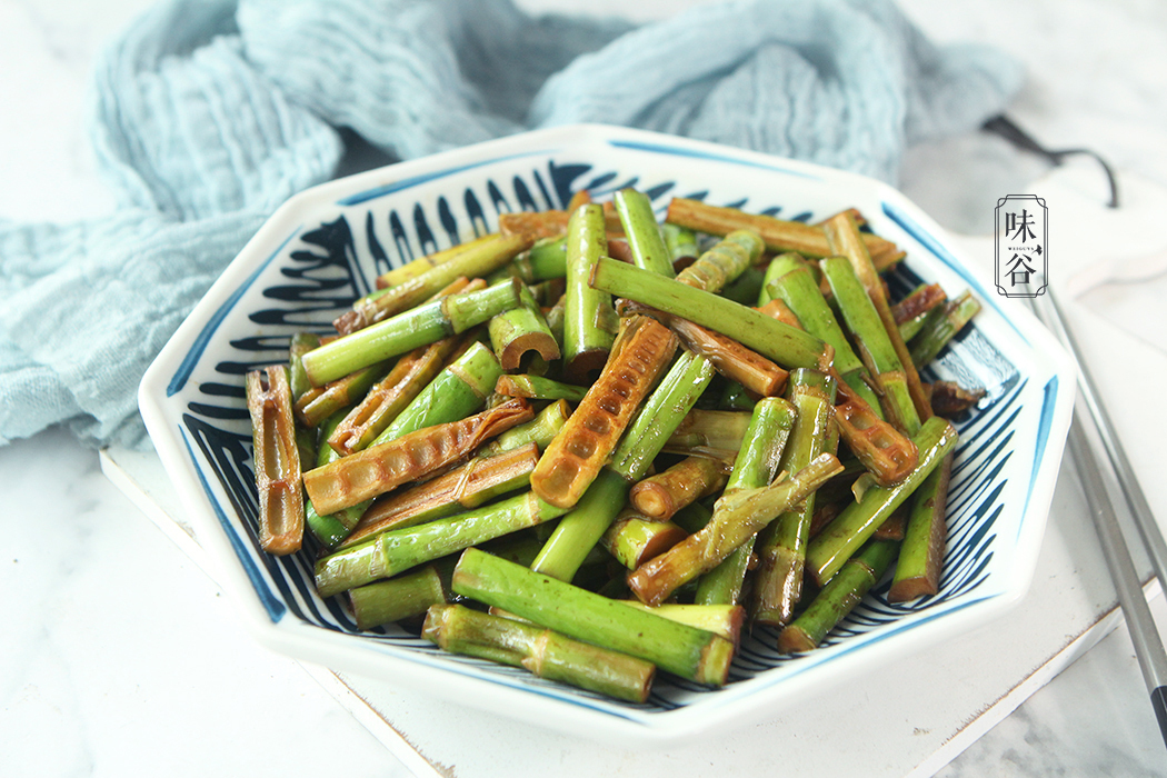 春天此菜倍儿好，低脂低热量，脆嫩爽口，开胃下饭，多吃不胖！