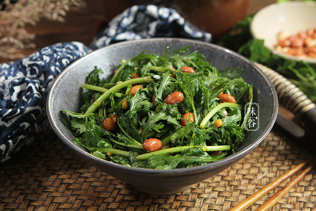 这菜过去又叫皇帝菜，用来拌花生米，清香爽口，开胃小菜非它莫属