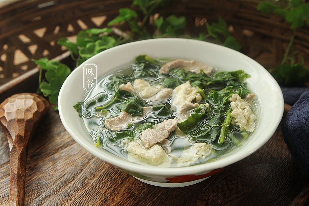 山里这种野菜浑身带刺，煮汤喝甘润可口，清热解毒，遇到别错过