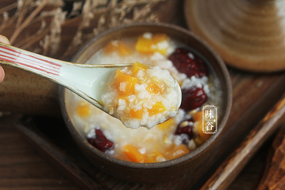 春季消水肿多吃它，这样做成早餐最合适，好喝又养颜！