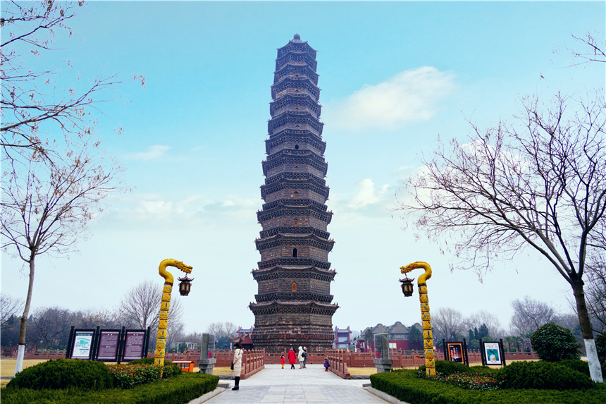 河南开封最有名的文物是一座琉璃塔，历经37次地震依然保存完好