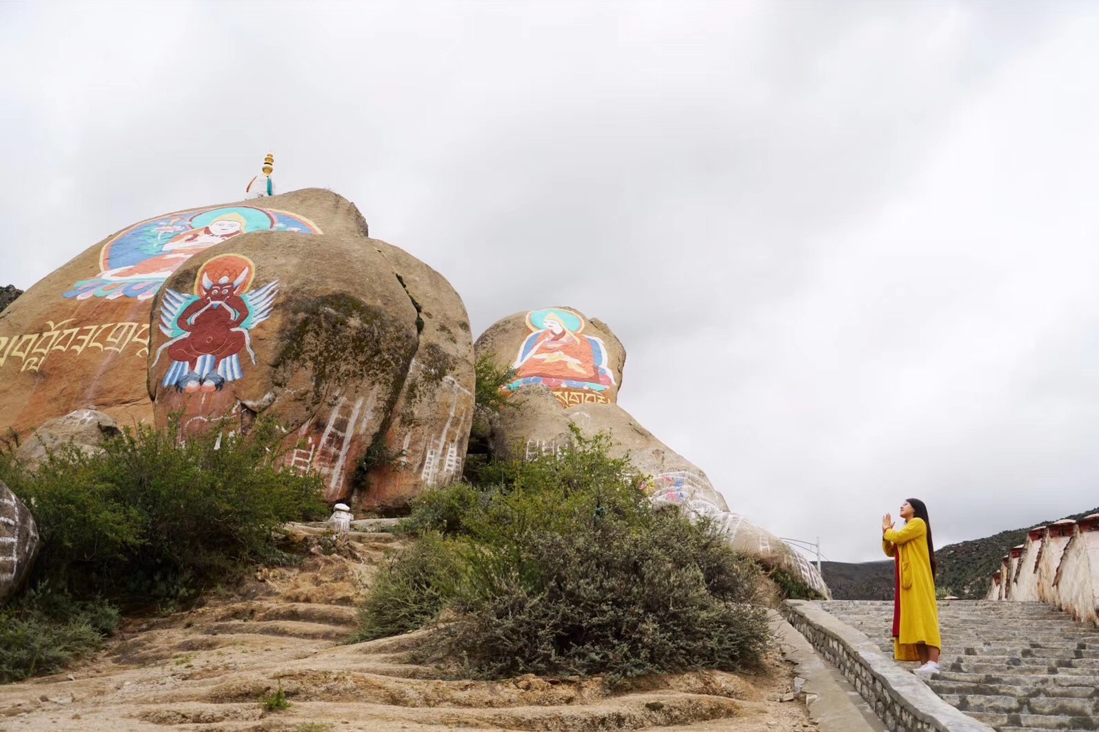 世界第一大寺庙就是位于拉萨的哲蚌寺，每年的雪顿节这里都很隆重