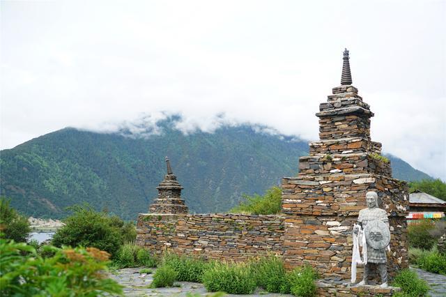 林芝有一个1600年的古堡，建筑原因至今还是一个谜