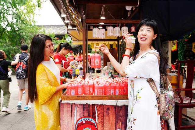 成都这条步行街和王府井步行街齐名，号称西蜀第一街