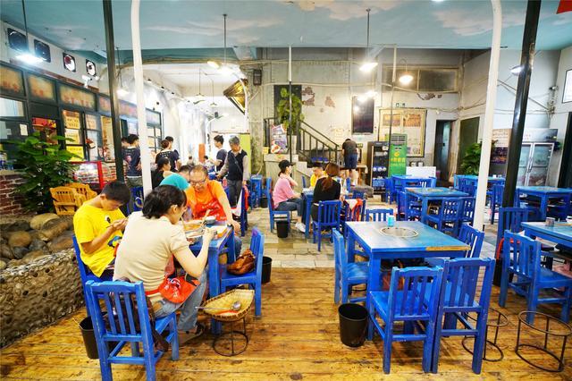 成都最接地气的麻辣烫，马路边边品尝舌尖上的成都美食