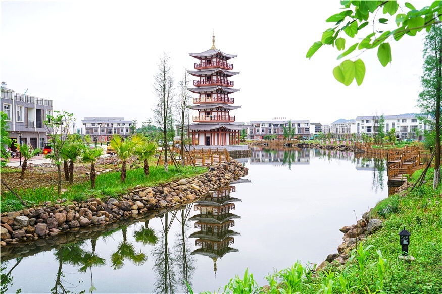 用六个多亿的资金来安置大藤峡工程搬迁的居民，新小区环境优美