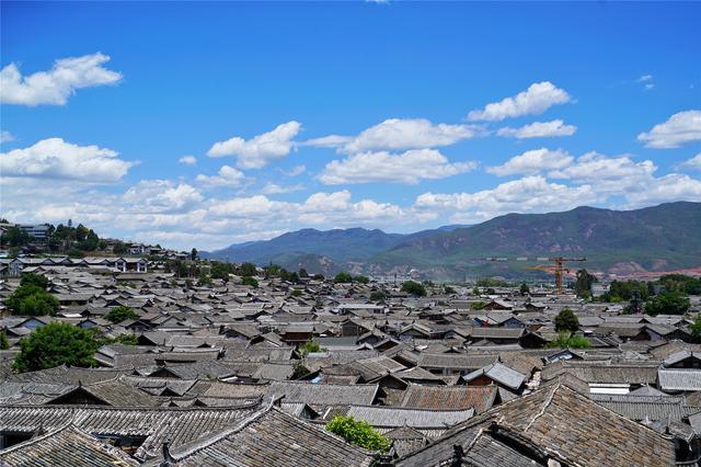 中国云南有一个唯一没有城墙的古城，被称为高原上的姑苏城