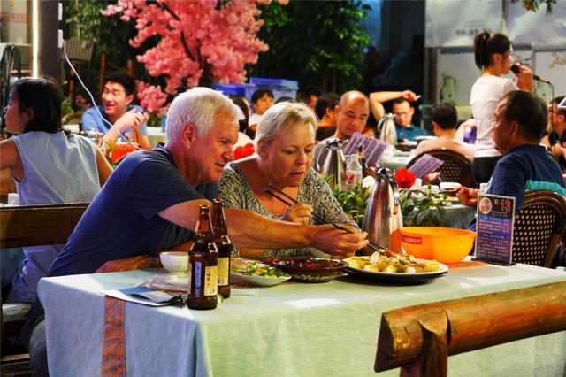 中国第一条洋人街在阳朔，外国总统都喜欢来这里