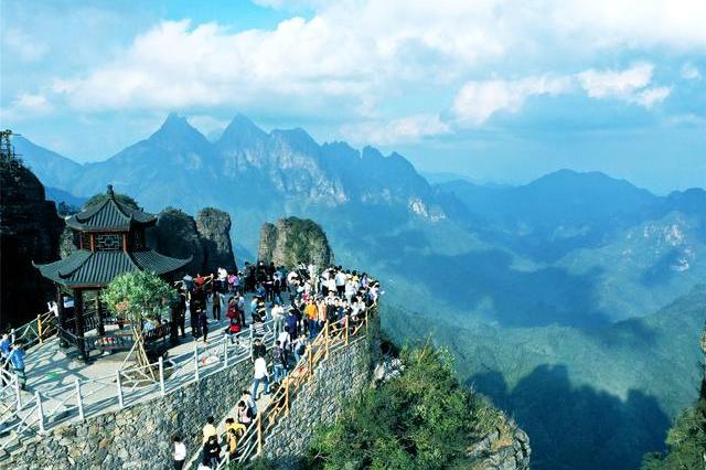 广西贵港隐藏着一个小张家界，奇峰怪石云海宛若人间仙境