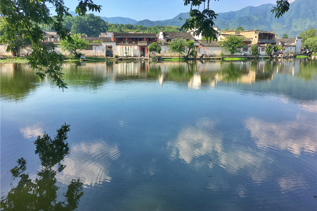 黄山脚下，有个皖南古村被称为最美的画里乡村