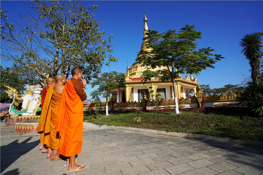 中国滇南有个神奇的寨子，村民一天出国多次却浑然不觉