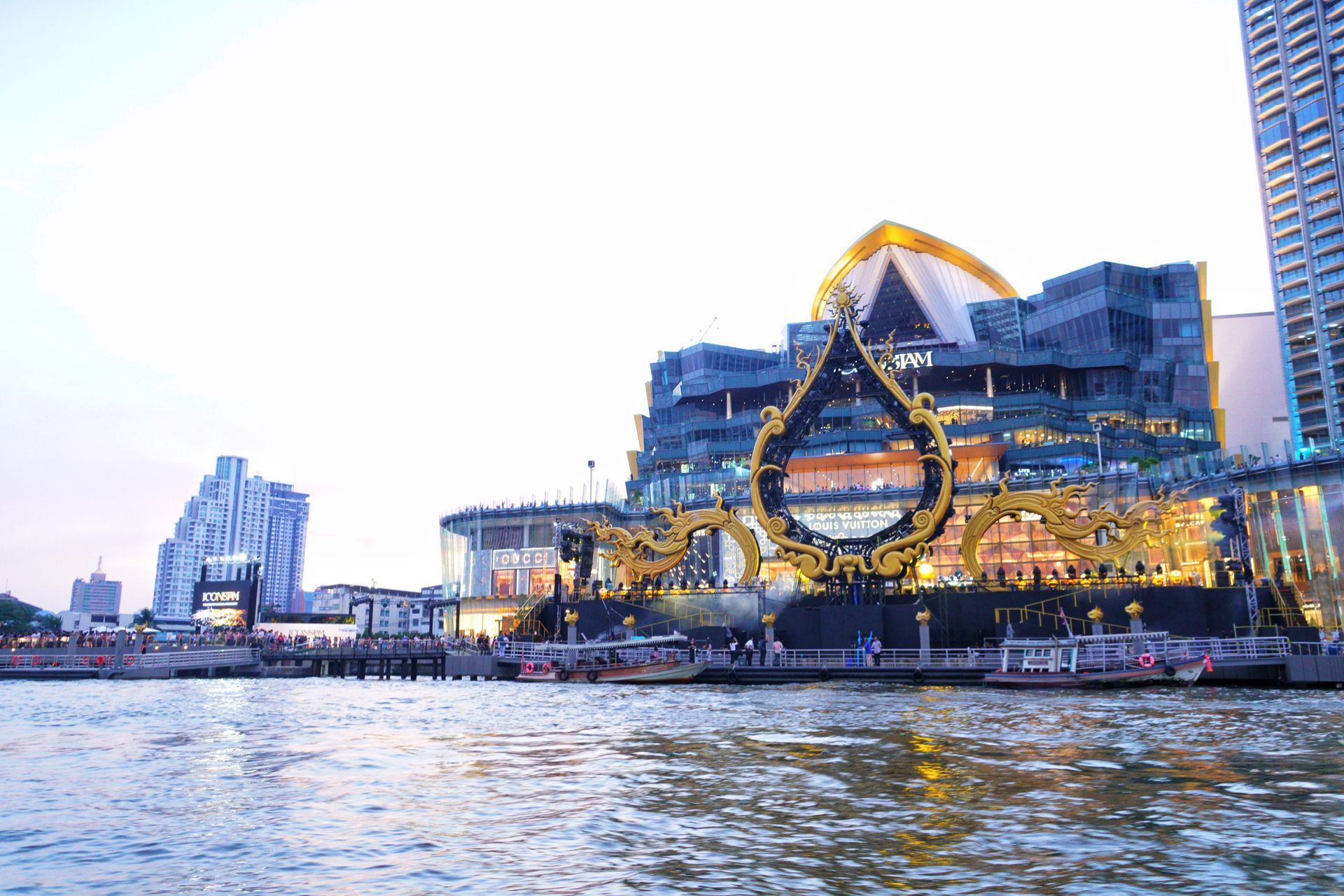 这是一个世界上名字最长的城市，马杀鸡是每个游客都喜欢的享受