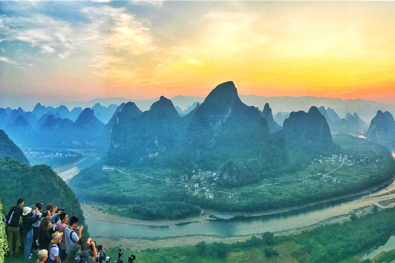 摄影爱好者来到桂林，为何都喜欢到这座山上打卡？