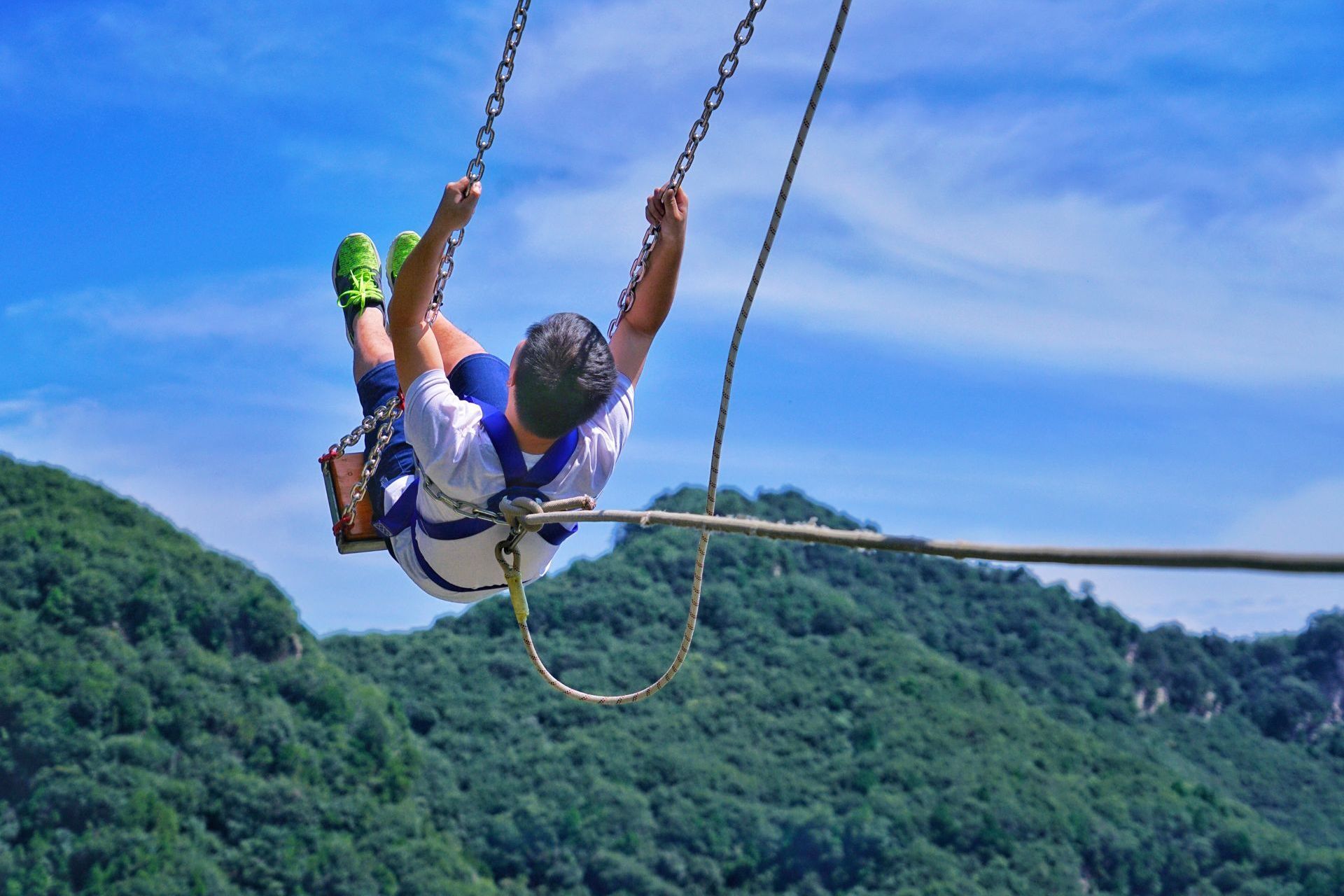 山西云丘山居然有滑翔翼和悬崖秋千，这么刺激你敢不敢挑战？