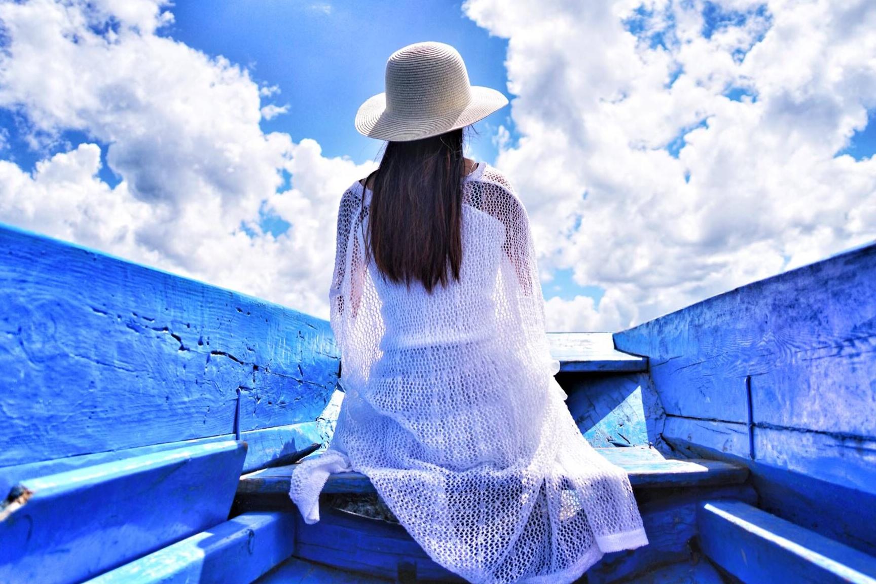 这里有天下爱情第一鹊桥，这里是神秘的女儿国