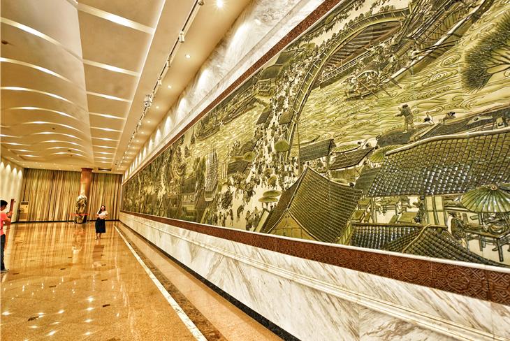 中国瓷都潮州，全长62米清明上河图陶瓷浮雕独一无二