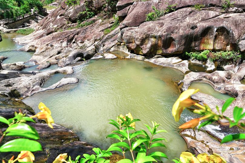 电影《羞羞的铁拳》拍摄地，这里的地下河充满神秘