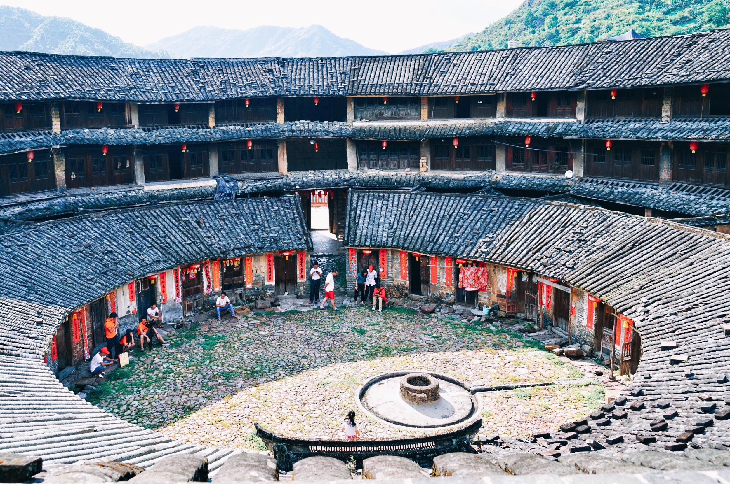独特的岭南风情土楼，居住者很多百岁老人