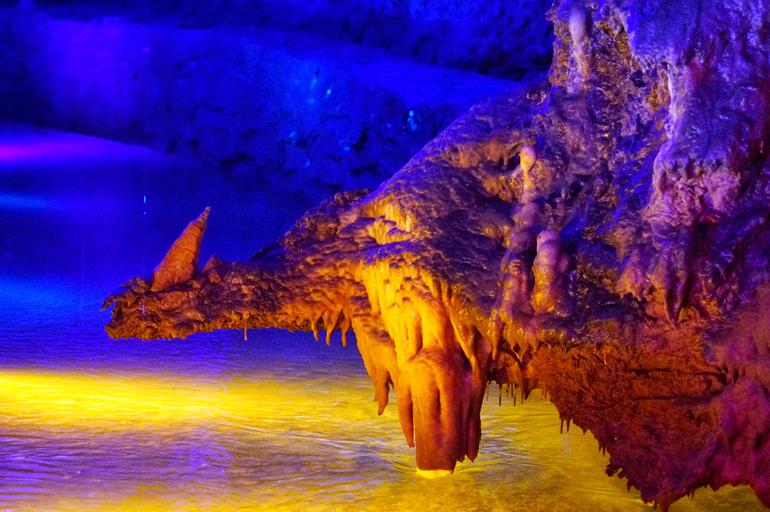 大自然用亿万年用钟乳石打造了一个风琴，留给石台这个小城