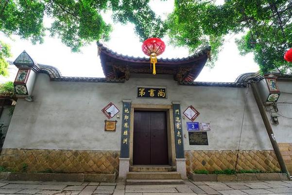 北有三坊七巷，南有螺洲古镇