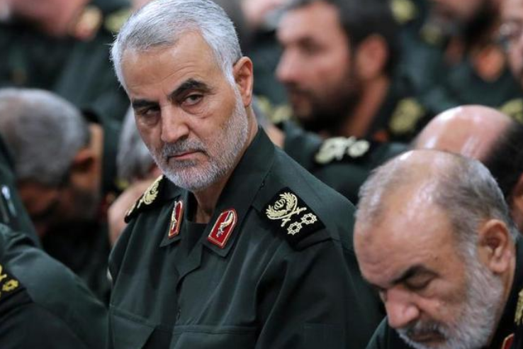 3枚火箭弹飞向车队，2名高级指挥官被炸身亡，美伊这下彻底撕破脸