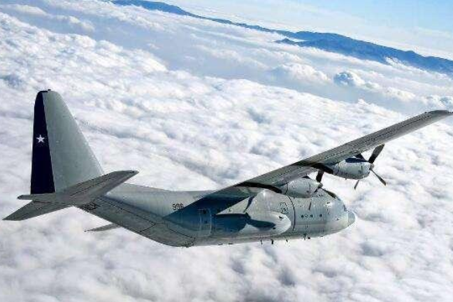 飞行员操作失误？一架民用飞机坠毁机场附近，机上人员全部遇难