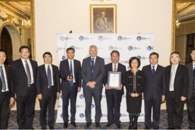 刚刚，“兔子”传来三个捷报，工作已超300天，团队获得西方金奖