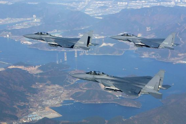 6架军机突入防空识别区，韩空军F-15拦截