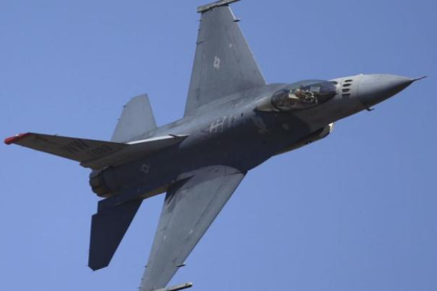 3点15分左右，美军再度发生坠机事故，一架F-16战机突然失控坠毁