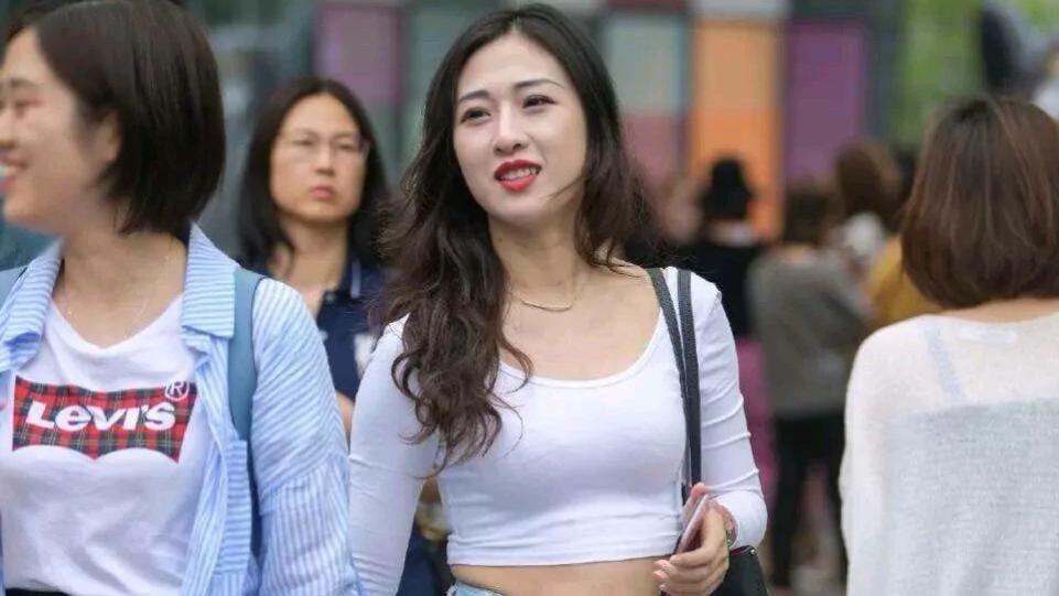 当快乐和难过不由我的时候，我选择躲一躲