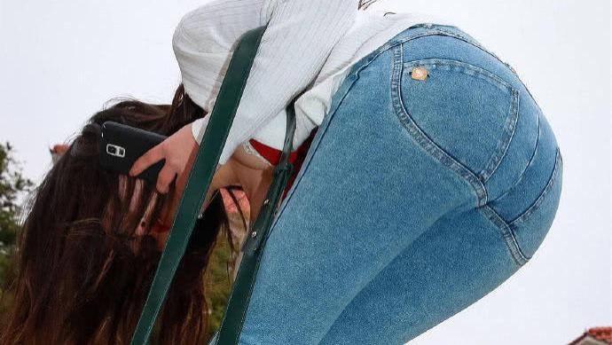 我喝过很烈的酒，也放过不该放的手，从前不回头，往后不将就