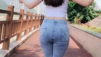 时间会让人听天由命，也会带来比快乐更甜美的忧伤