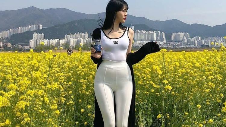 等日出，人们用一天的时间；等爱人，人们用一生的时间