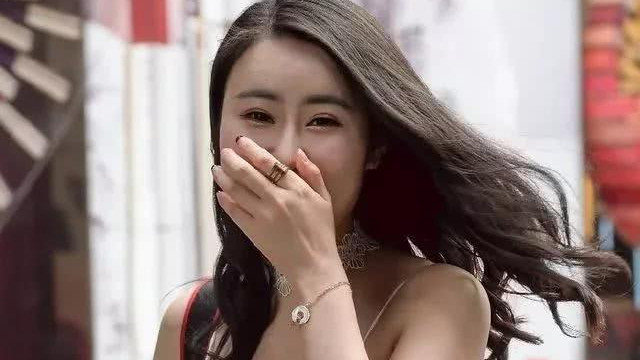 有双臂当枕头，哪里不是睡觉的地方呢