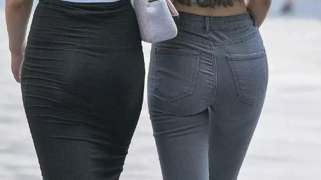 让我感动的不是下雨的时候你给我撑伞，而是和我一起淋雨