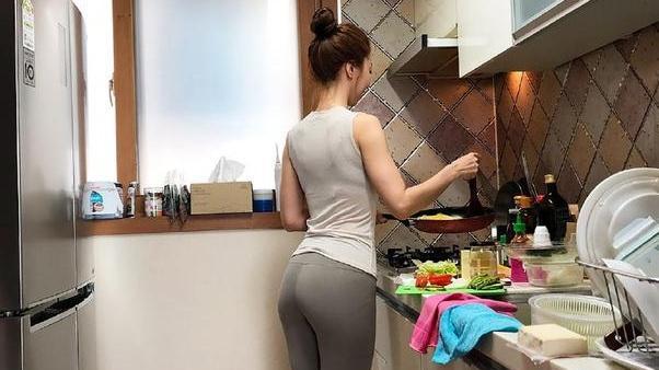 名利看破了；不过是浮云；生命看破了，不过是无常