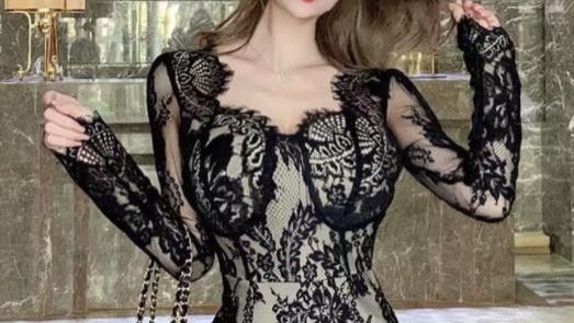 性感少妇，优雅紧身裙，尽显美丽风范