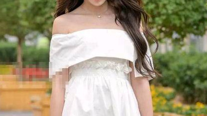 清纯美少妇，抹胸短裙，露出迷人美腿