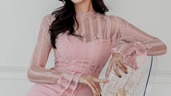 粉色小少妇，性感蕾丝裙，尽显优雅淑女风