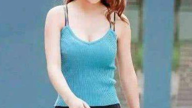 吊带小少妇，紧身打底裤，穿出性感身材