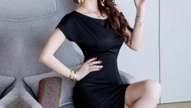 成熟小少妇，紧身短裙，勾勒出完美曲线