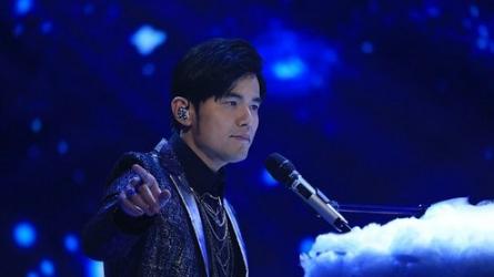 全球华人榜上的五位男歌手，周杰伦王力宏上榜，看到他网友惊呆了