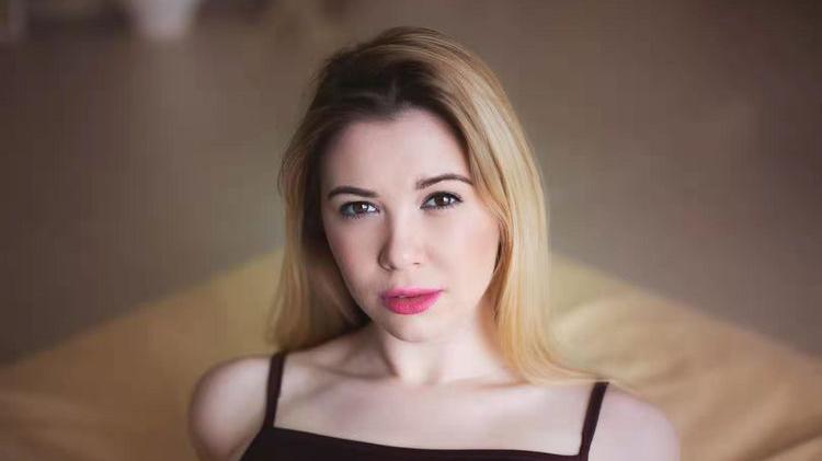 女友告诉父母怀孕喜讯，电话那头传来一句话，男友听了想放弃孩子