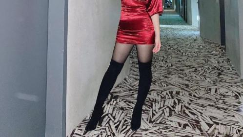 只不过是去见个客户，美女你值当得穿成这样吗？