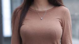 学妹你这裤子太紧了，勒得不难受吗？