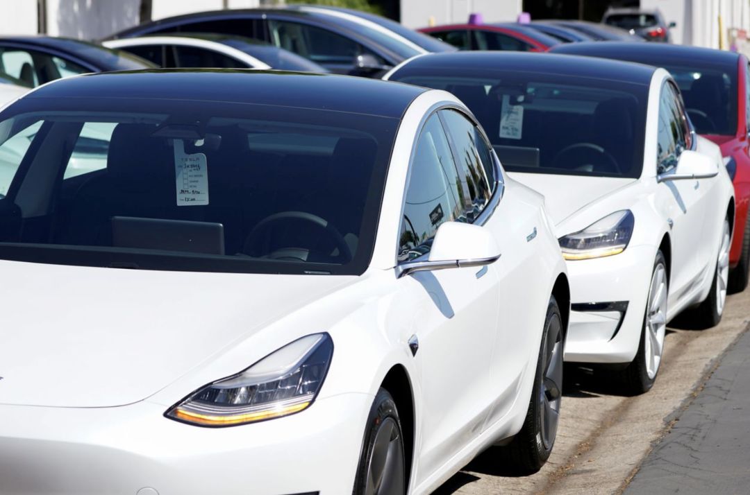 特斯拉麻烦来了！遭127起意外加速事故投诉，美国监管机构正调查