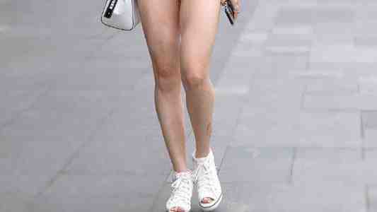 美女这身材，比例不要太完美！