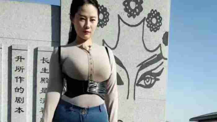 如此强悍的美女，你能抗住她几拳？