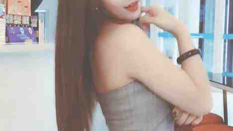 这么有气质的美女，月薪多少才能追得上？