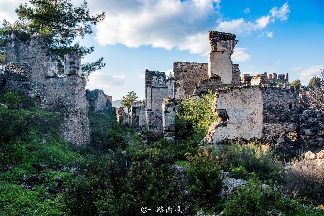 土耳其有座神秘城堡，曾经居住着上万人，如今消失无踪！